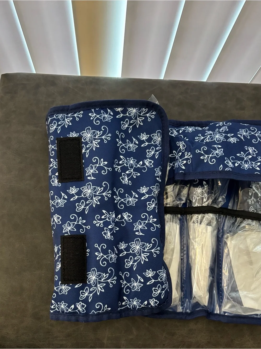 temp-tations Floral Lace 10-Piece Gadget Essentials Roll-Up Kit Navy/White
